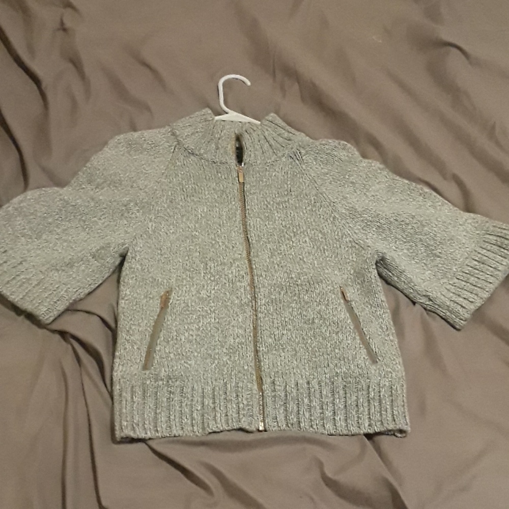 Grey knit short sleeve sweater